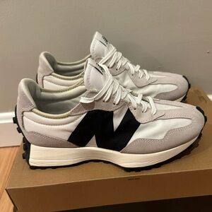 Women’s New Balance 327 Retro